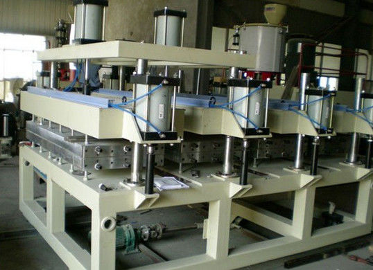 آلة بثق الرغوة البلاستيكية مع تصميم اللولب المزدوج CE / ISO9001