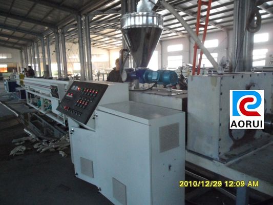 سعر جيد خط بثق الأنابيب البلاستيكية HDPE / LDPE ، خط إنتاج الأنابيب المموجة بجدار واحد الانترنت