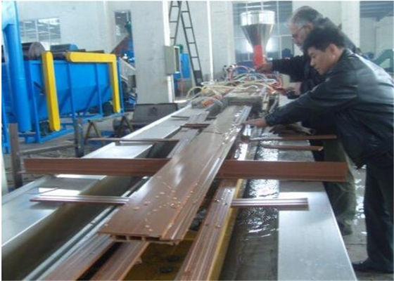 سعر جيد آلة بثق الإطار PVC ذات الكفاءة العالية مع ضمان لمدة سنة واحدة الانترنت