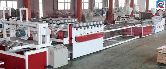 سعر جيد PVC الديكور البلاستيك الخشب الرغوي لوحة آلة ، آلة PVC مجلس رغوة للمرحاض الانترنت