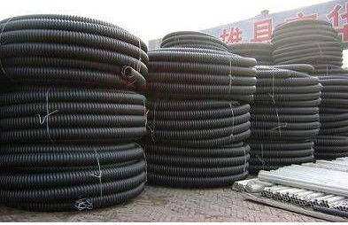 سعر جيد خط بثق الأنبوب البلاستيكي متعدد الطبقات PE / آلة تصريف أنابيب الصرف PP لغاز المدينة الانترنت