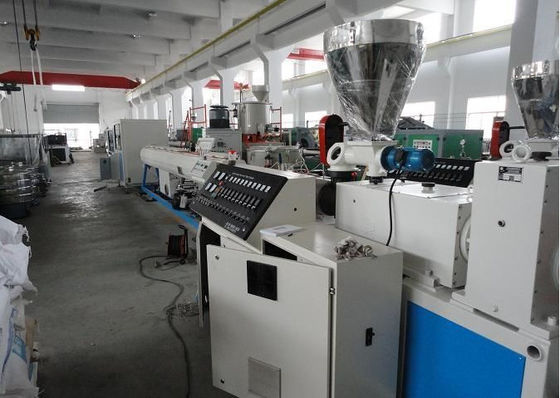 سعر جيد PVC التوأم برغي الأنابيب الطارد ، الأنابيب البلاستيكية ماكينة الري الانترنت