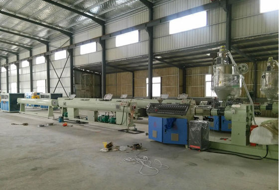 سعر جيد الصين بيع PE إنتاج الأنابيب البلاستيكية خط واحد برغي الطارد PVC / PP / PE آلة بثق الأنابيب الانترنت