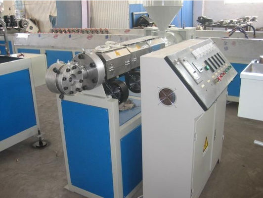 سعر جيد 380V PVC عززت الأنابيب التوأم برغي الطارد آلة ، وانخفاض مستوى الضجيج الانترنت