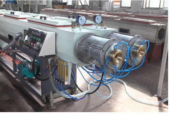 سعر جيد PLC تحكم PVC البلاستيك الأنابيب النتوء خط مزدوج برغي الطارد آلة الانترنت