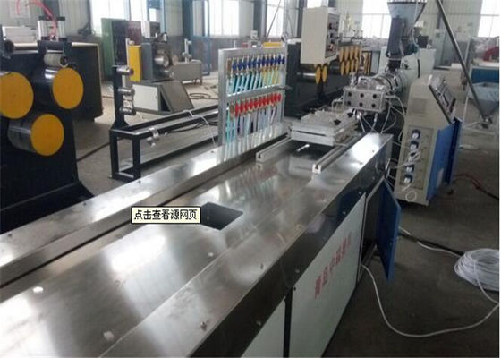 سعر جيد WPC الشخصي / PVC لوحة السقف مزدوجة برغي الطارد 380V 50HZ أداء مستقر الانترنت
