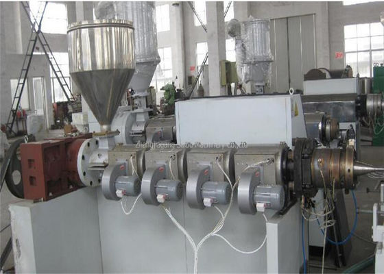 سعر جيد PVC آلة تصنيع الأنابيب المموجة التوأم برغي الطارد ، جدار واحد PVC آلة بثق الأنابيب الانترنت