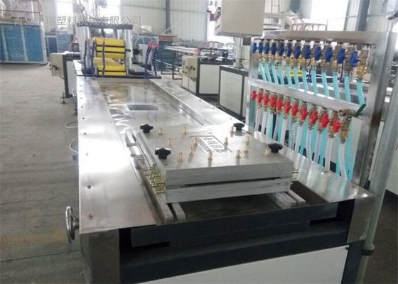 سعر جيد قالب البناء PVC WPC آلة مجلس رغوة عالية الكفاءة الانترنت