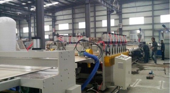 سعر جيد PVC WPC خط بثق البلاستيك المركب الخشب لإنتاج النوافذ الشخصية الانترنت