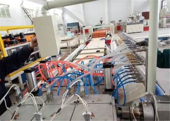 سعر جيد PVC WPC PP PE لوحة خط بثق البلاستيك الشخصي PP PE خط بثق لوحة الرغوة الانترنت