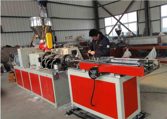 سعر جيد التلقائي 50HZ البلاستيك الطارد آلة واحدة الجدار المموج PE صنع الأنابيب الانترنت