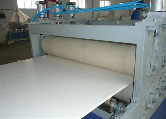 سعر جيد 380V 50HZ WPC خط إنتاج لوح بلاستيكي ، PVC خط بثق الألواح الرغوية الانترنت