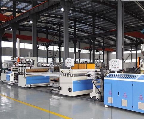سعر جيد آلة البلاستيك WPC رغوة المجلس / PVC WPC Doam Board ماكينة الانترنت