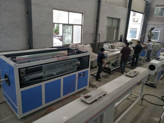 سعر جيد CE PVC UPVC الأنابيب البلاستيكية خط البثق خط إنتاج إمدادات المياه استنزاف الأنابيب الانترنت