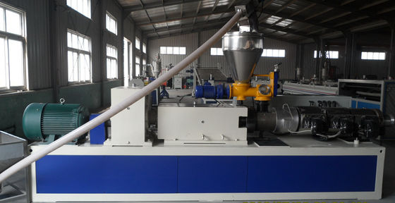 سعر جيد ارتفاع الناتج PVC الطابق وإطار الباب ماكينة ، برغي مزدوج الانترنت