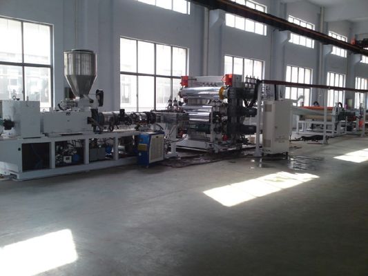 سعر جيد WPC CELUKA آلة رغوة المجلس للحمام ، WPC Skinning Foam Board Extruder الانترنت