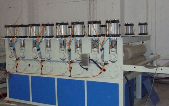 سعر جيد WPC الحرة الرغوية المجلس خط بثق البلاستيك الخشب عالية الكفاءة الانترنت