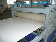 سعر جيد WPC رغوة مجلس خط إنتاج الخشب البلاستيك المركب الطارد للبلاستيك PVC WPC زخرفة المجلس الانترنت