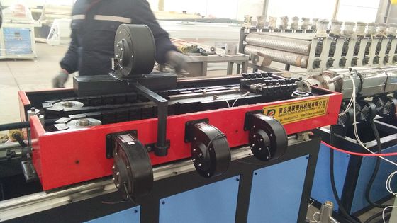 سعر جيد خط إنتاج الأنابيب البلاستيكية المموجة مزدوجة الجدار PP PE PVC / خط إنتاج الأنابيب البلاستيكية المموجة الانترنت