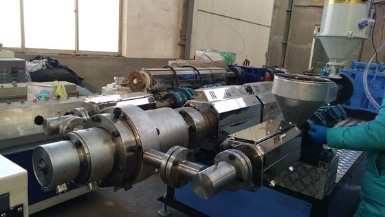 خط بثق الأنبوب البلاستيكي LDPE MPP الزراعي 500 كجم / ساعة لتوريد الغاز
