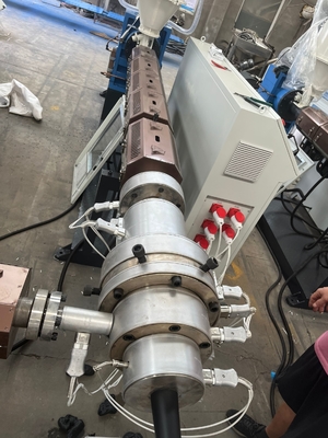 أنابيب الغاز HDPE PE PP PPR أنابيب المياه خط إنتاج محفز بلاستيكي مزدوج