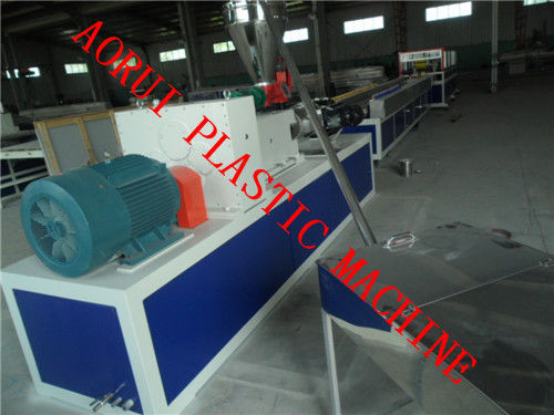سعر جيد PVC PP PE خط إنتاج ملف البلاستيك الخشبي ، الخشب الطارد مجلس التفاف البلاستيك المركب الانترنت