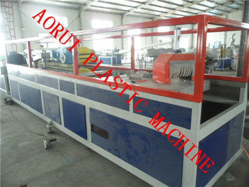 سعر جيد PVC PE PP البلاستيك والخشب الرغوي خط إنتاج الشخصية WPC CE ISO9001 الانترنت