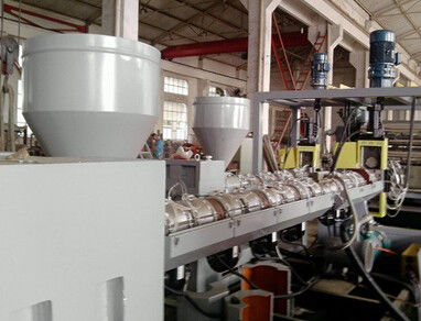 سعر جيد خط إنتاج ألواح الرغوة PP PE المقاومة العالية التأثير 3-30mm 700kg / H الانترنت
