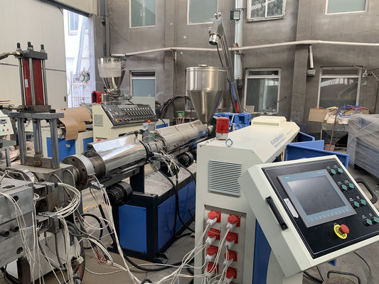 سعر جيد 350KG / H WPC مجلس ماكينة خط إنتاج ألواح الرغوة البلاستيكية عالية الكثافة الانترنت