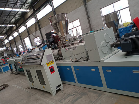 خط بثق الأنبوب PVC برغي مزدوج 110kw 120 كجم / ساعة