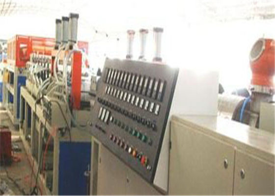 سعر جيد المعاد تدويرها PE PP PVC WPC خط إنتاج المجلس لباب / أثاث الانترنت